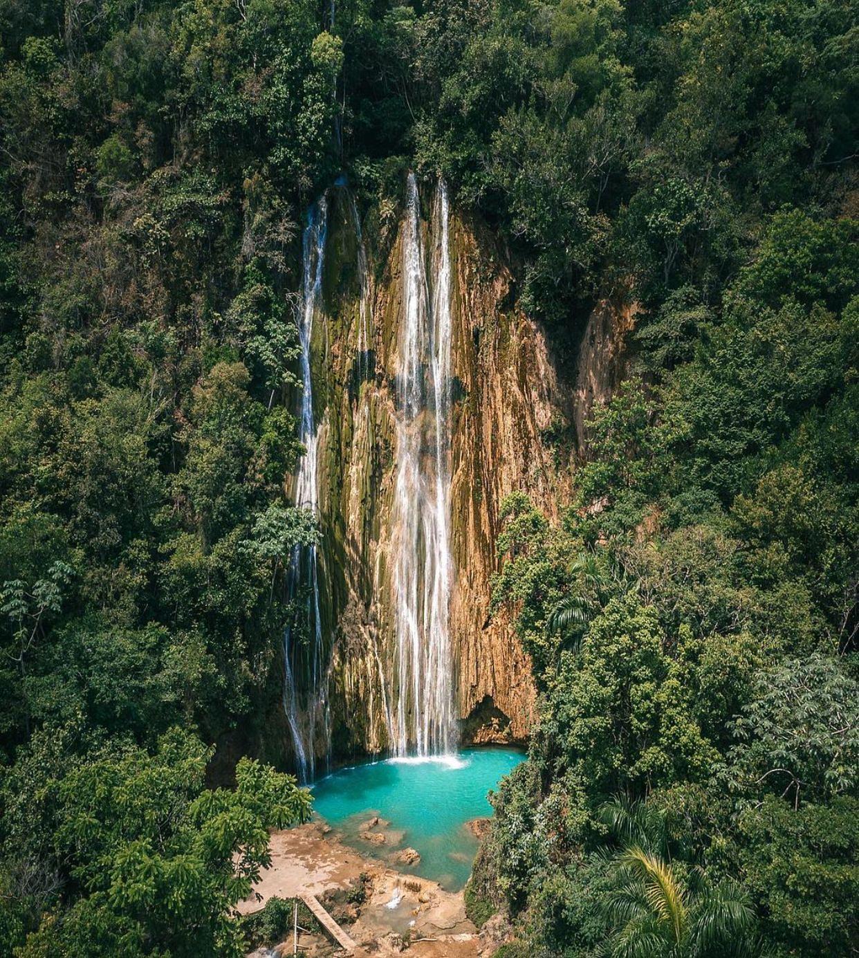 Paradise Expedition: Waterfalls and Beach Safari